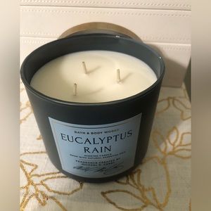 Limited Edition! Bath and Body Works, 3-wick Eucalyptus Rain, candle